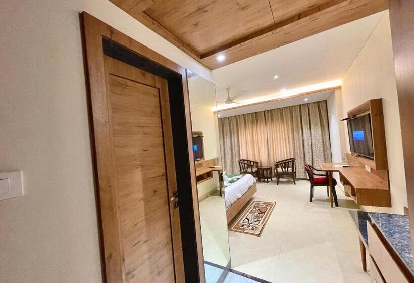 هتل Rockbay ! Puri, Swimming Pool Lift And Parking Facility Near Sea Beach & Temple Breakfast Included