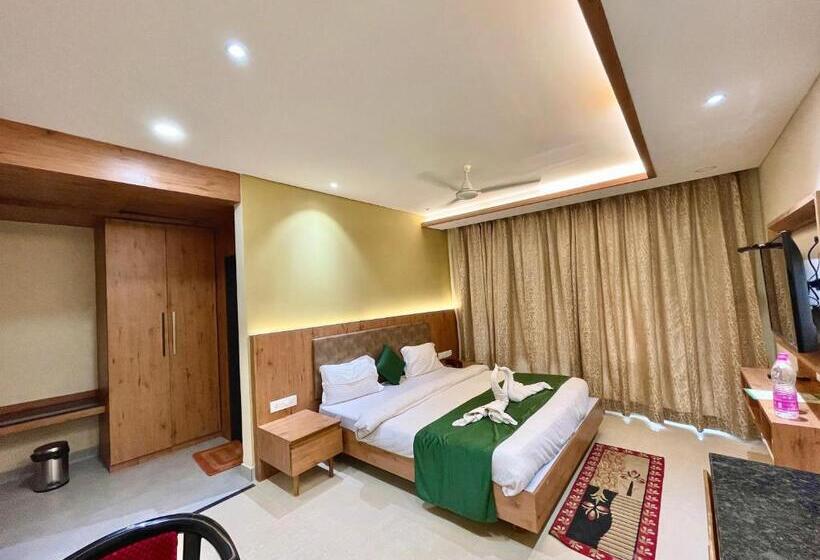 هتل Rockbay ! Puri, Swimming Pool Lift And Parking Facility Near Sea Beach & Temple Breakfast Included