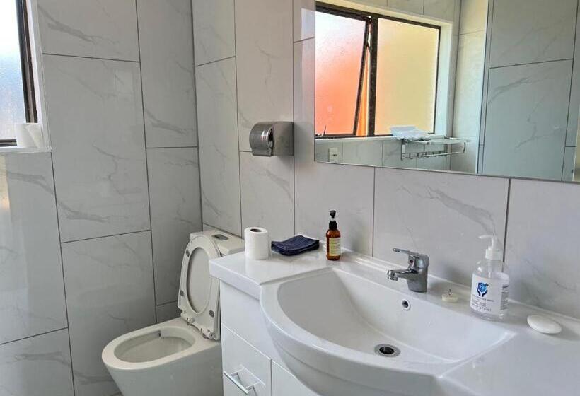 پانسیون 4 Beds Including 2 Double Beds, 1 Single Bed, And 1 Double Sofa Bed In A Small 1 Bedroom And 1 Loung