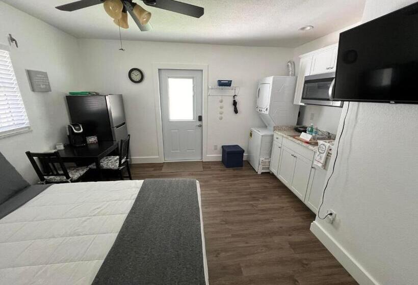 펜션 Cozy Private Studio W/own Yard 3mi From Beach