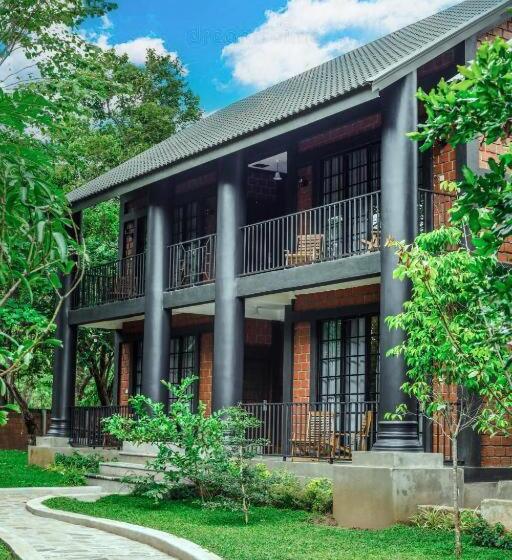 リゾートホテル Covanro Sigiriya   Brand New Luxury