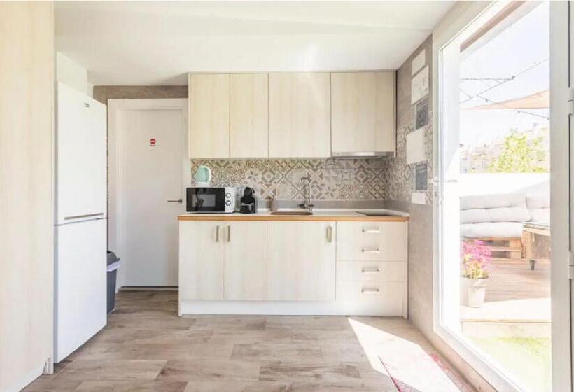 הוסטל Wood&stone Rooms