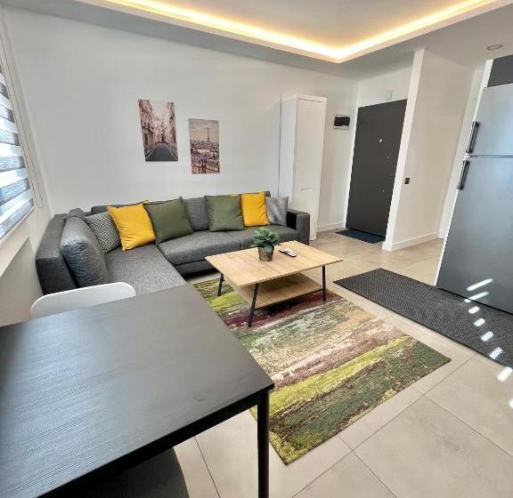 Antalya Lara Bölgesinde Lüks Evimiz