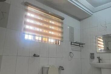 تختخواب و صبحانه Dream Court