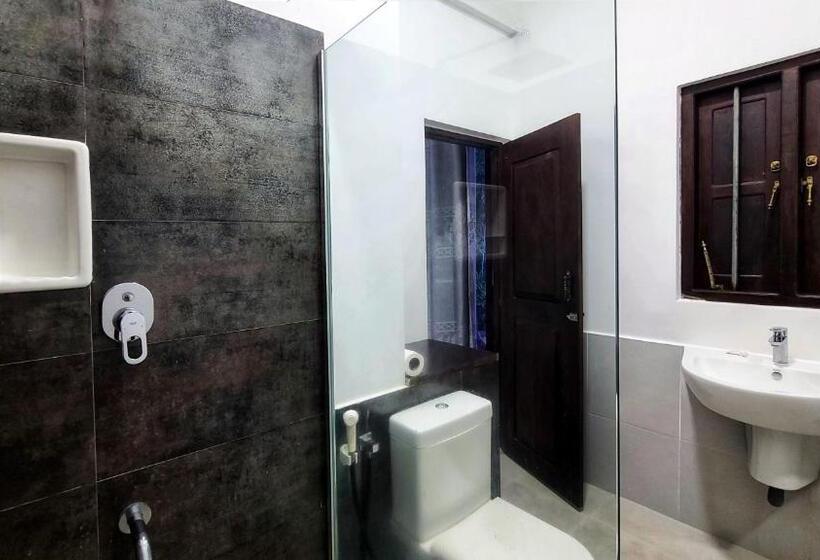 민박 Mirissa Marin Wall Villa Deluxe Triple Room
