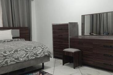 هتل Adwoa Asantewaa Memorial