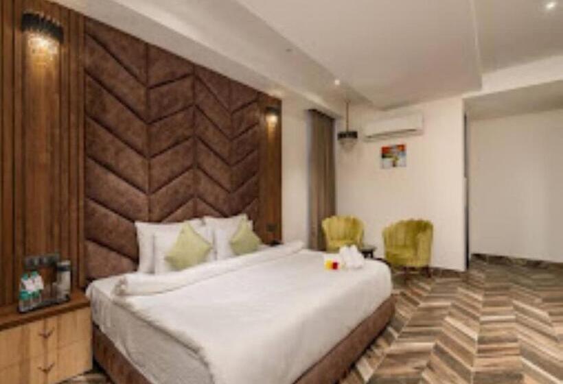 فندق Grand Luxotica Dehradun