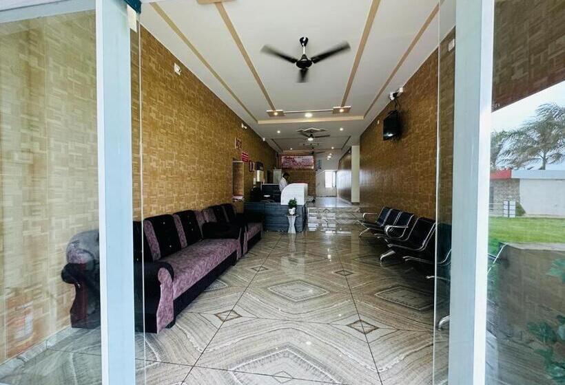 Отель The Royals Room
