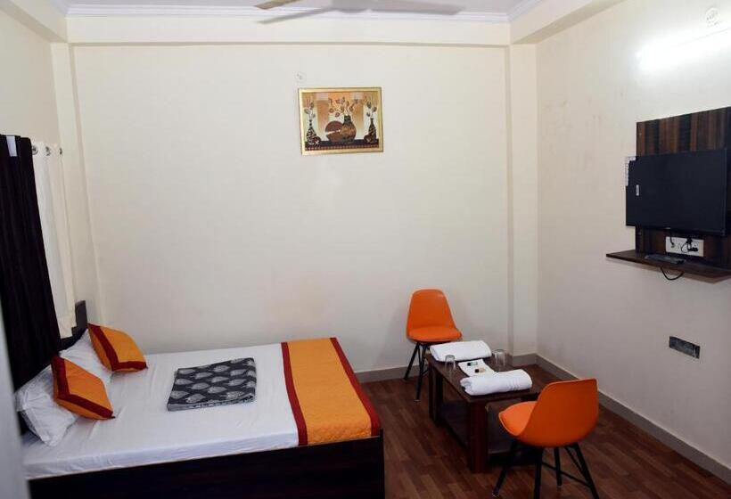 هتل Unique Palace Room And Restaurant