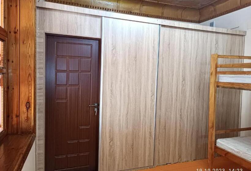 Injir Hostel