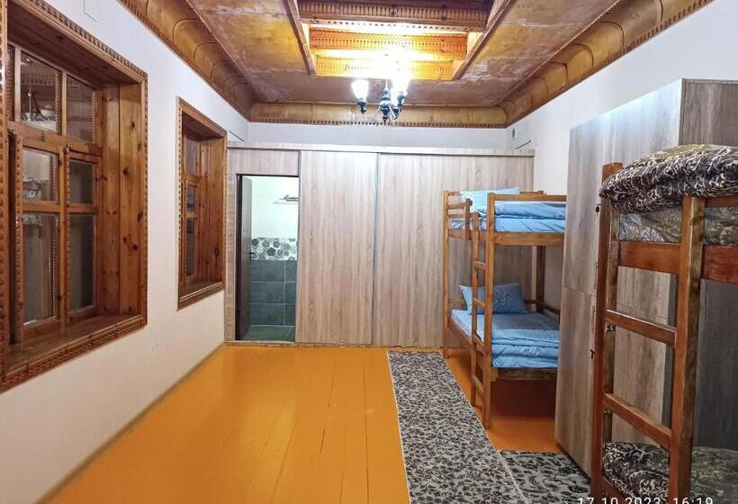 Injir Hostel