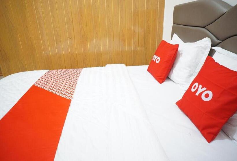 Oyo 93205 Kusuma Hotel And Convention Hall