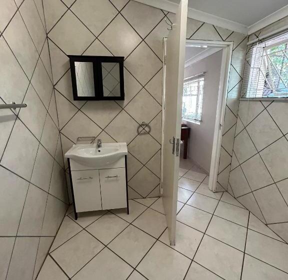 پانسیون 9 Wena Ave Guesthouse