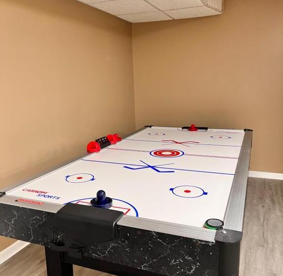 פנסיון Charming Canton Guesthouse With Private Entrance & Hot Tub