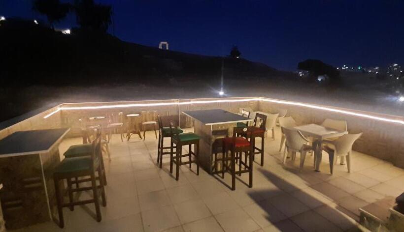 پانسیون Citadel Guest House