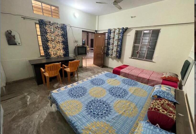 بنسيون Garg Complex Guesthouse
