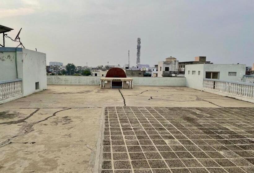بنسيون Garg Complex Guesthouse