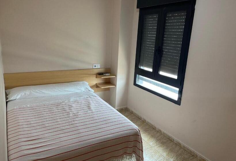 펜션 Hostal Restaurant El Poligono