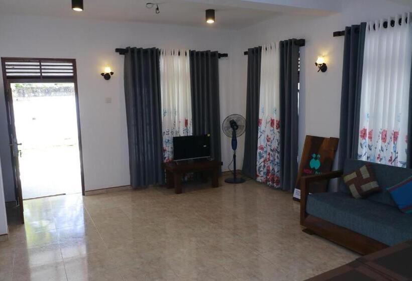 Пансион Mom & Dad Villa