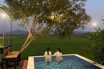 پانسیون Nana Field Cabin 3