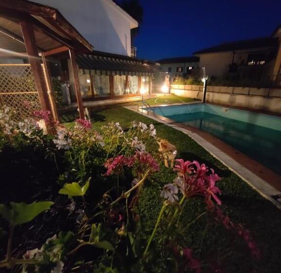 پانسیون Villa Con Piscina