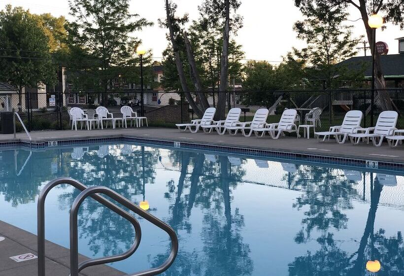 هتل Amber S Inn & Suites