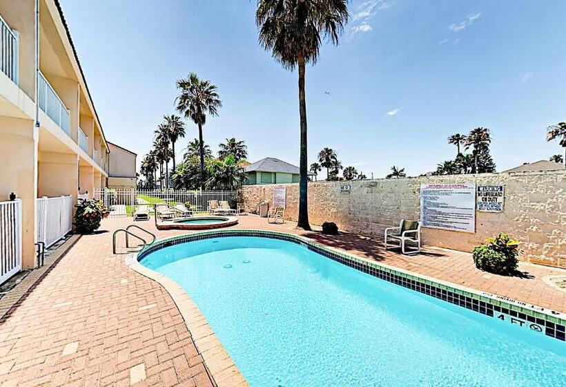 هتل Aquarius Condominium By Padre Island Rentals