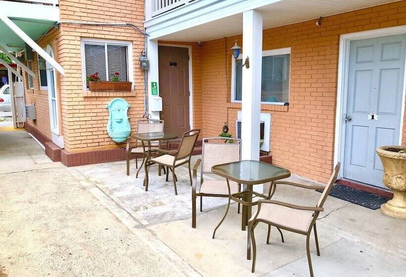 هتل Atlantis Inn   Tybee Island