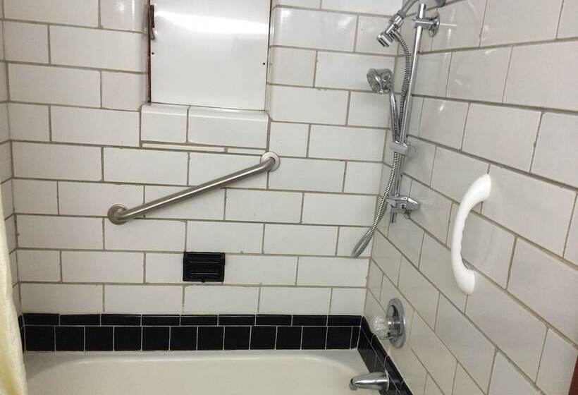 هتل Budget Inn   Scottsboro
