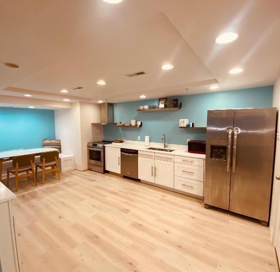 فندق Canalside Inn