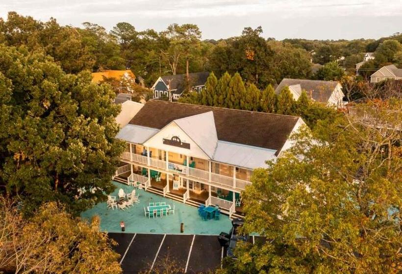 فندق Canalside Inn