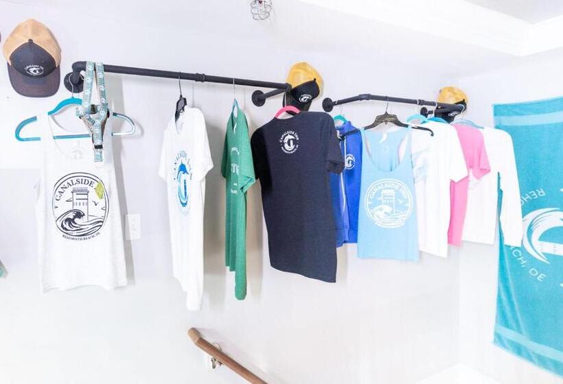 فندق Canalside Inn