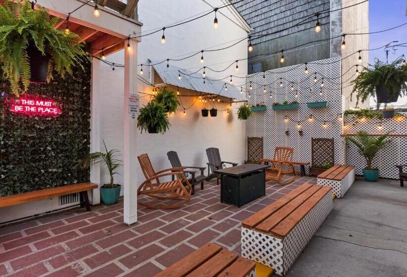 ホテル Dry Dock Inn