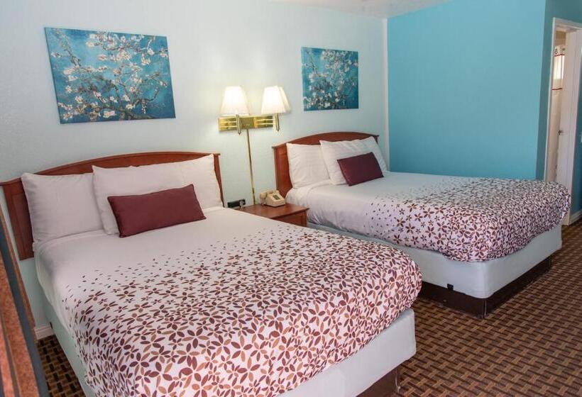 هتل Esquire Inn