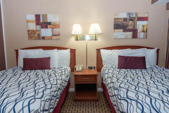 هتل Esquire Inn