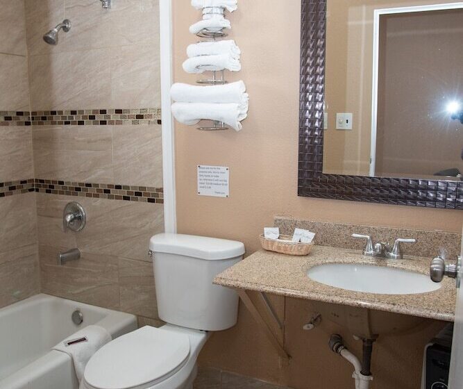 هتل Esquire Inn
