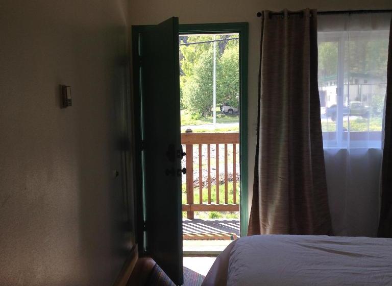 فندق Fourth Avenue Lodging