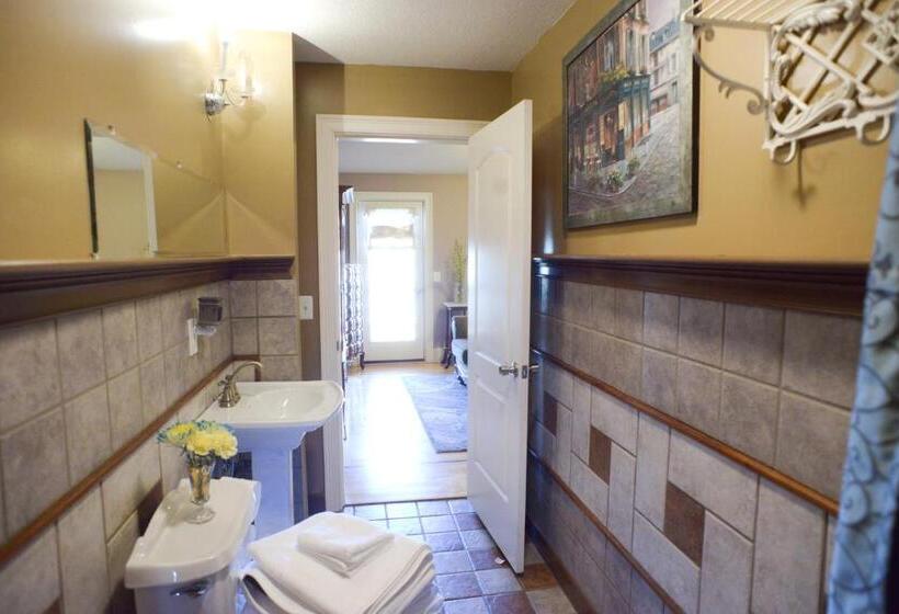 בית מלון כפרי Naomi's Inn Bed & Breakfast