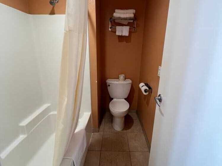 בית מלון כפרי Rancho California Inn Temecula