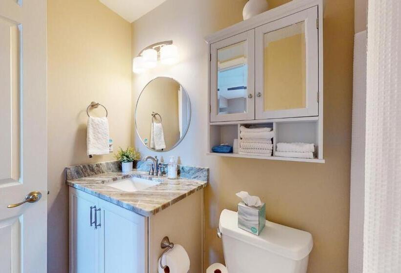 هتل Regency Isle 802