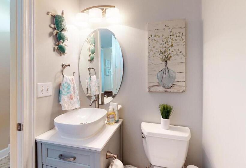 هتل Regency Isle 802