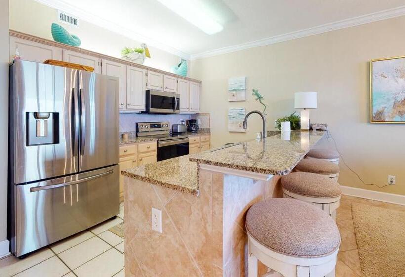 هتل Regency Isle 802