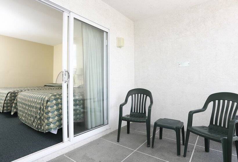 Отель Riviera Resort & Suites