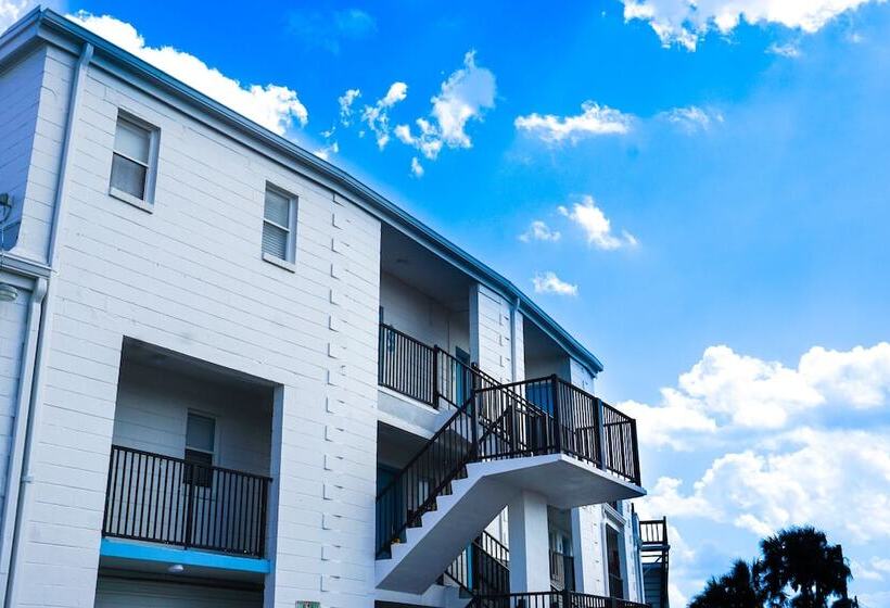 هتل Seahorse Oceanfront Inn