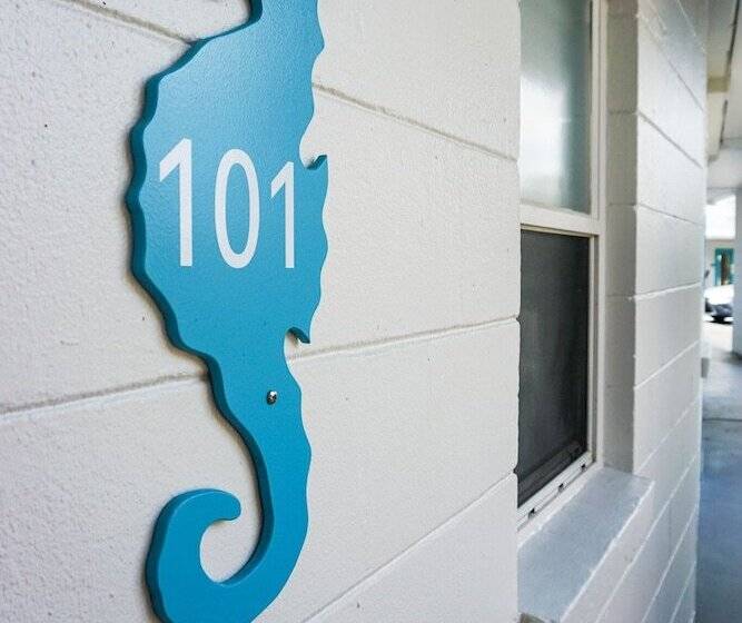 هتل Seahorse Oceanfront Inn