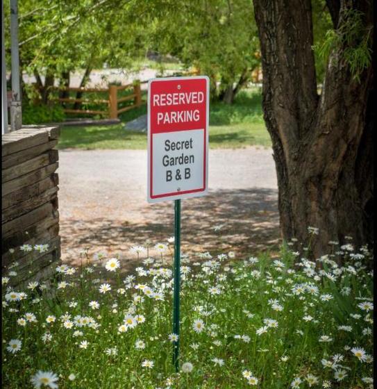 هتل Secret Garden Bed And Breakfast