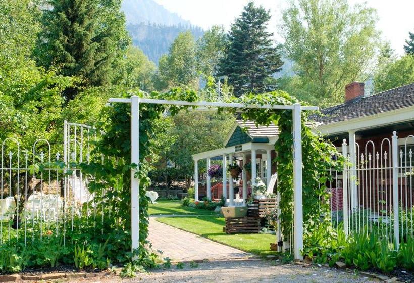 هتل Secret Garden Bed And Breakfast