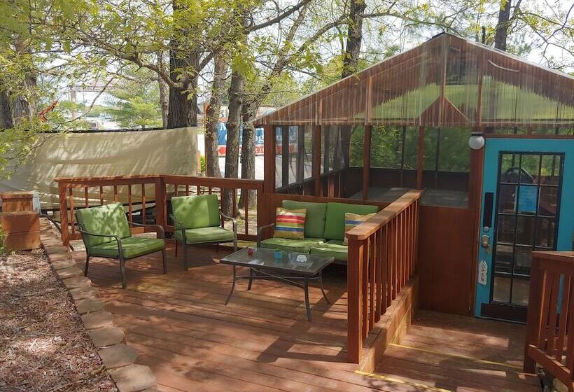 ホテル Shady Acre Inn And Suites