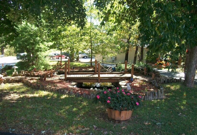 ホテル Shady Acre Inn And Suites
