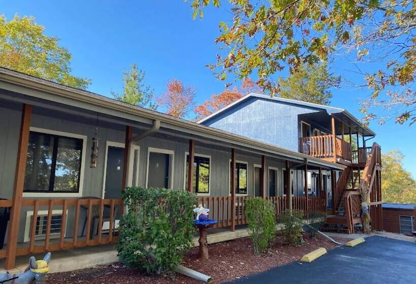 ホテル Shady Acre Inn And Suites